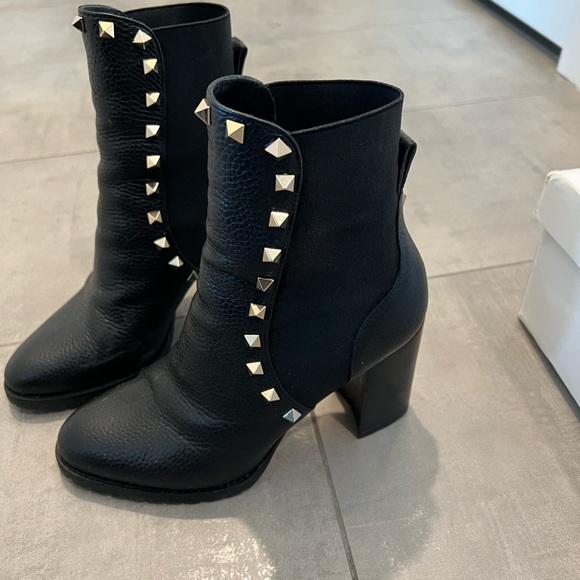 Valentino Rockstud Accents Leather Chelsea Boots - Picture 2 of 10